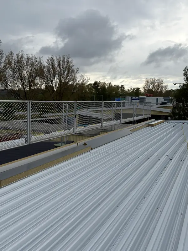 Roof-edge build-up showing insulation and perimeter detailing